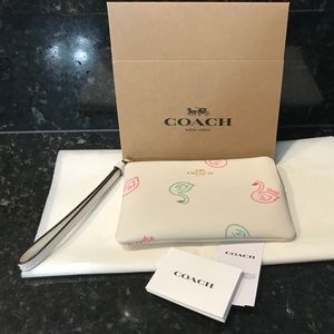 Coach Corner Zip Wristlet wallet, clutch, phone bag with Swan white/Chalk